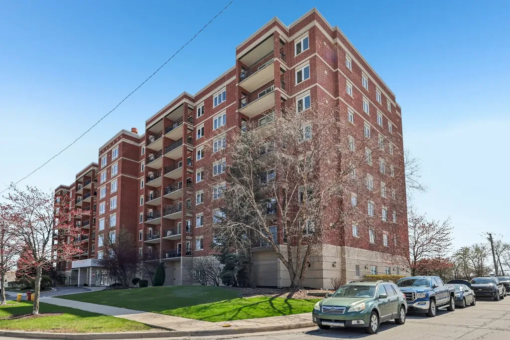 5555 North Cumberland Avenue Chicago IL 60656