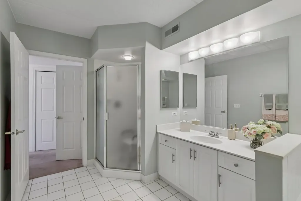 5555 North Cumberland Avenue Chicago IL 60656
