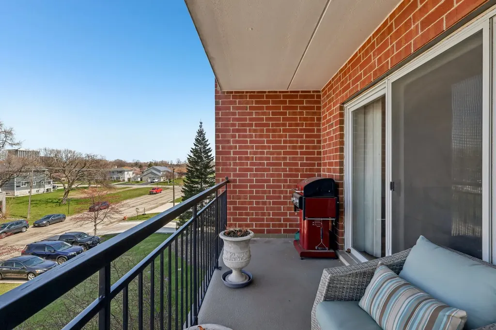 5555 North Cumberland Avenue Chicago IL 60656