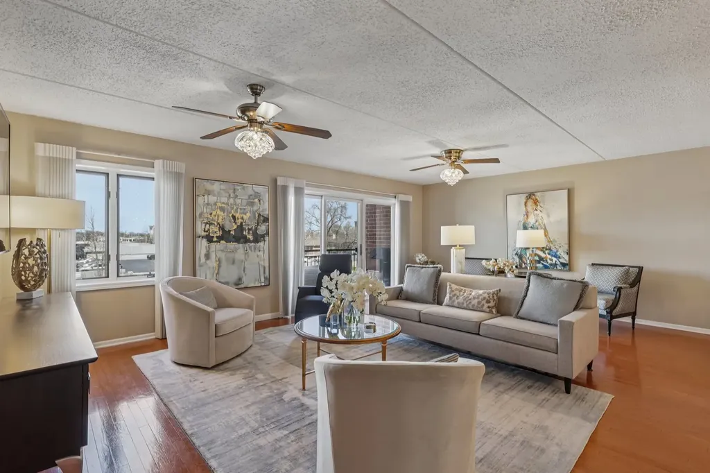 5555 North Cumberland Avenue Chicago IL 60656