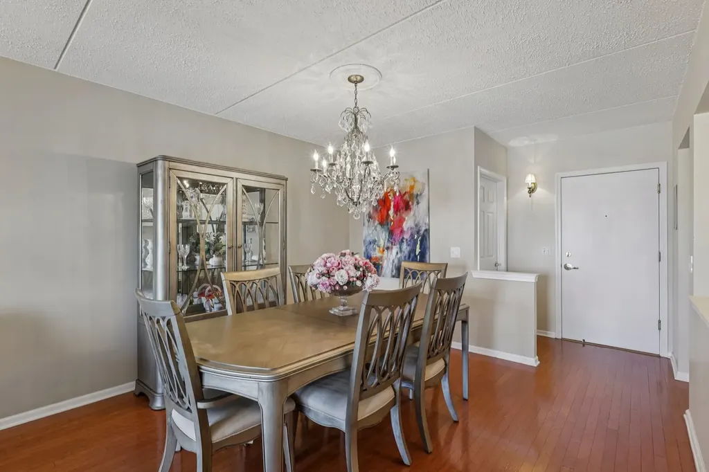 5555 North Cumberland Avenue Chicago IL 60656
