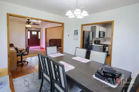 3743 South 8500 E Road St. Anne IL 60964