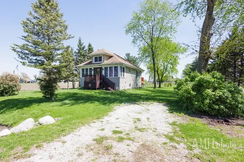 3743 South 8500 E Road St. Anne IL 60964