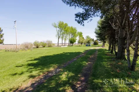 3743 South 8500 E Road St. Anne IL 60964
