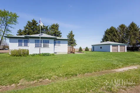 3743 South 8500 E Road St. Anne IL 60964