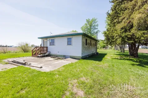 3743 South 8500 E Road St. Anne IL 60964