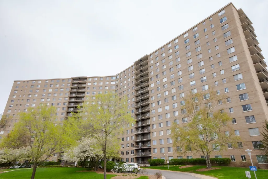 7033 North Kedzie Avenue Chicago IL 60645
