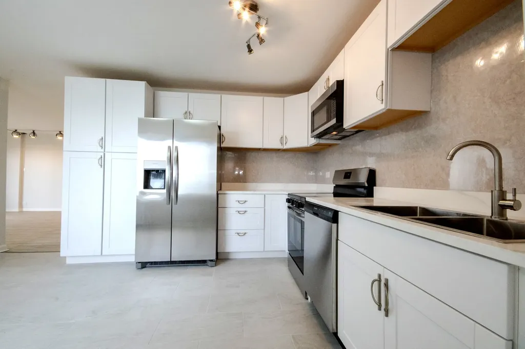 7033 North Kedzie Avenue Chicago IL 60645