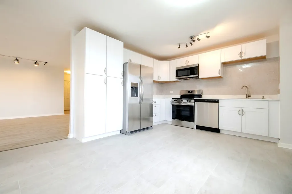 7033 North Kedzie Avenue Chicago IL 60645