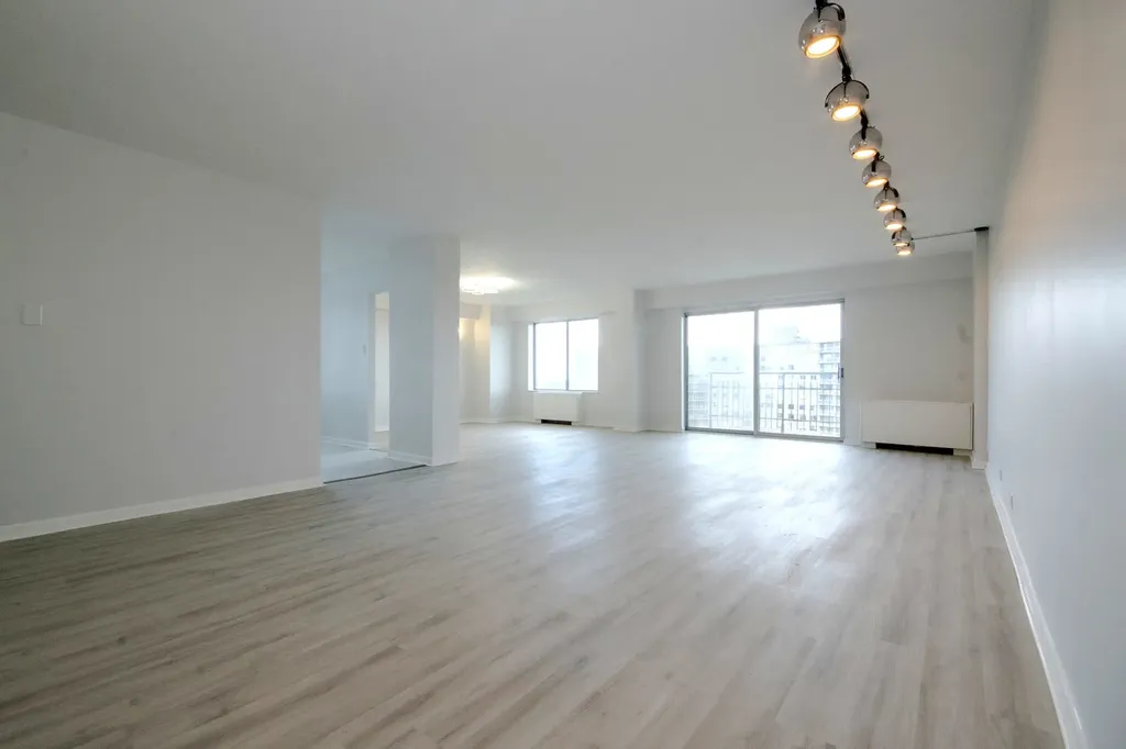 7033 North Kedzie Avenue Chicago IL 60645