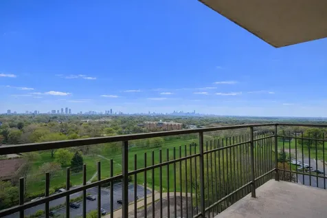 7033 North Kedzie Avenue Chicago IL 60645