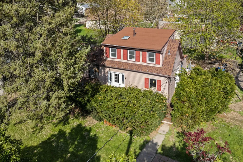 2416 7TH Street Moline IL 61265