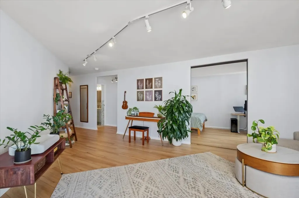 5320 North Sheridan Road Chicago IL 60640