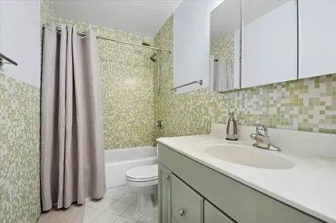 5320 North Sheridan Road Chicago IL 60640