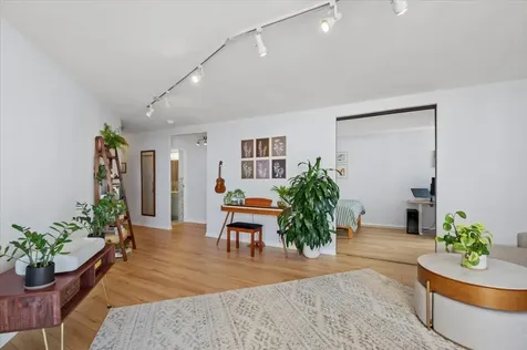 5320 North Sheridan Road Chicago IL 60640