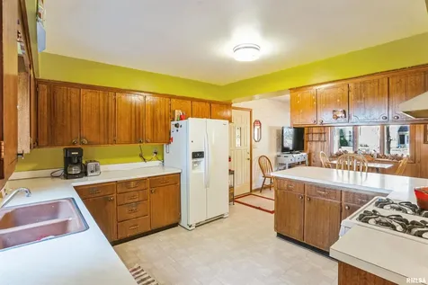 904 5TH Street Erie IL 61250