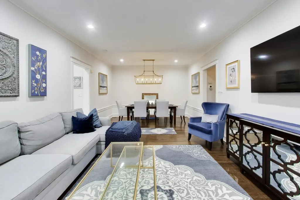 440 West Oakdale Avenue Chicago IL 60657