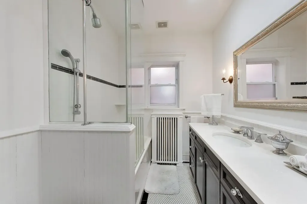440 West Oakdale Avenue Chicago IL 60657
