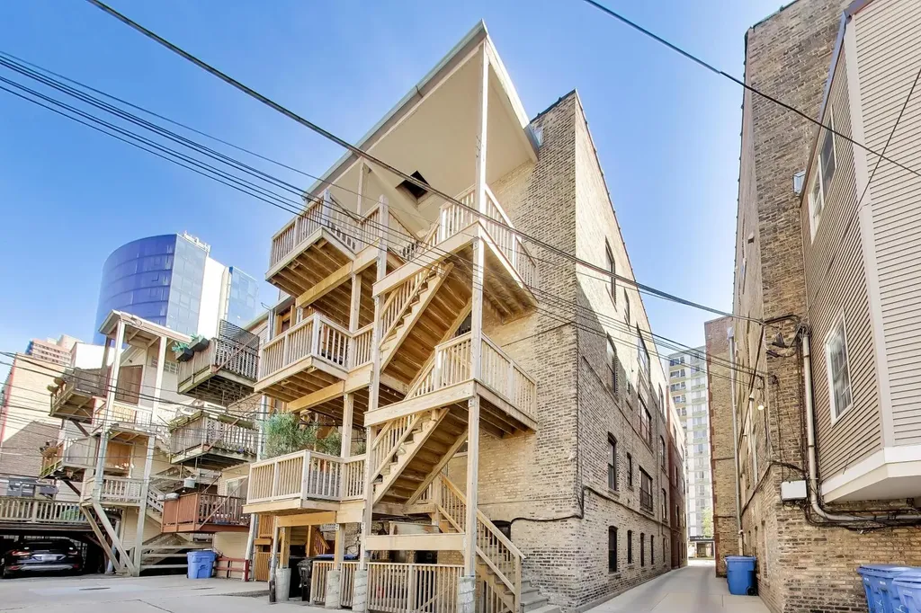 440 West Oakdale Avenue Chicago IL 60657