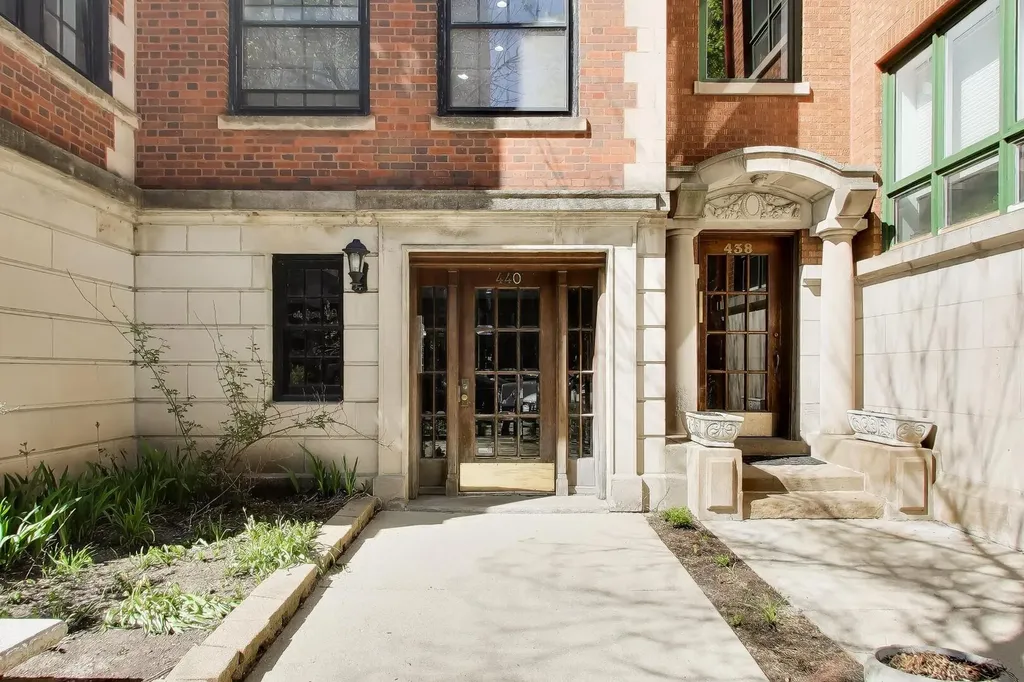 440 West Oakdale Avenue Chicago IL 60657