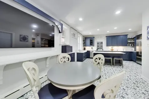 440 West Oakdale Avenue Chicago IL 60657