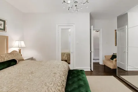 440 West Oakdale Avenue Chicago IL 60657