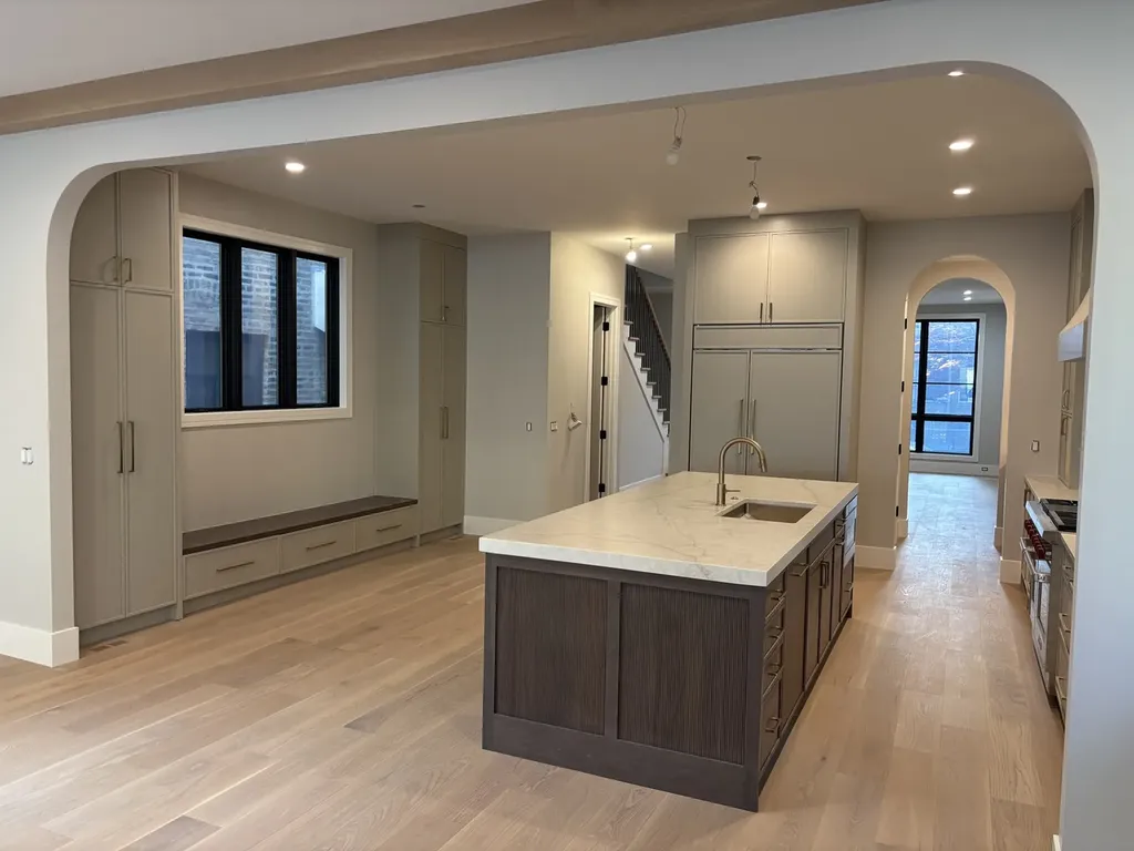 1841 West Newport Avenue Chicago IL 60657