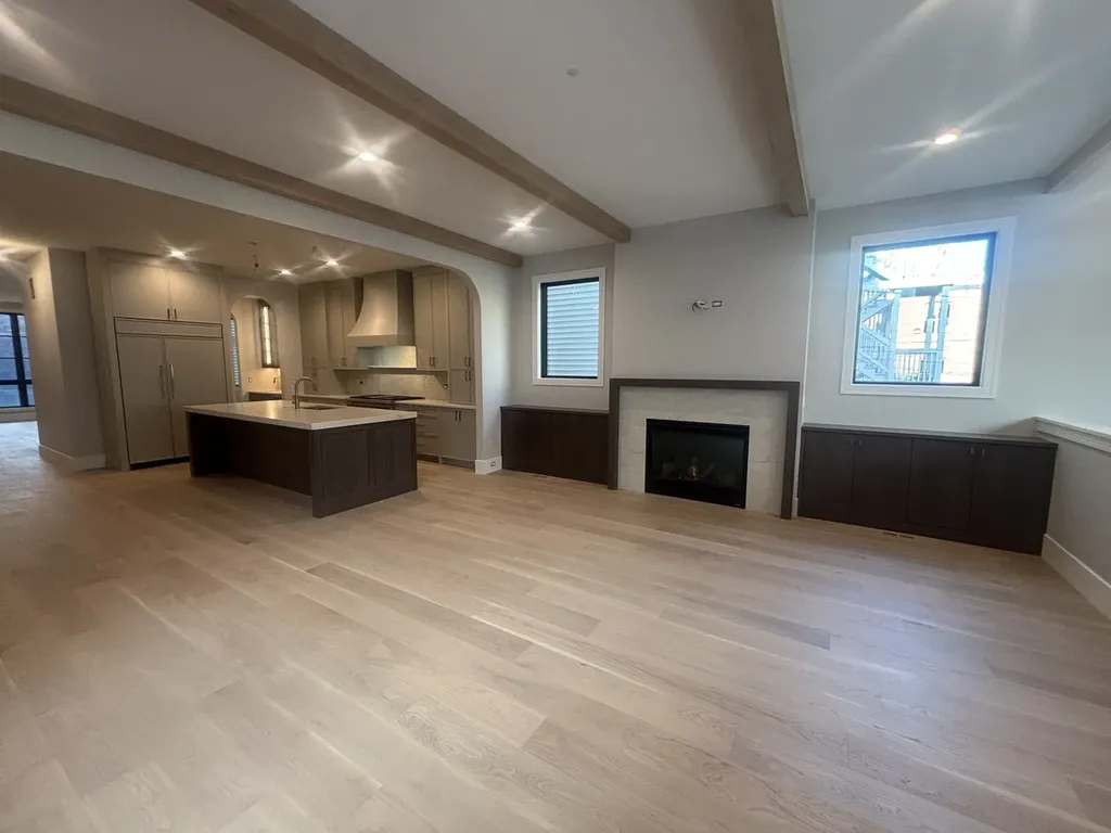 1841 West Newport Avenue Chicago IL 60657