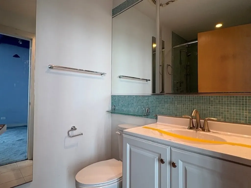 1000 West Leland Avenue Chicago IL 60640