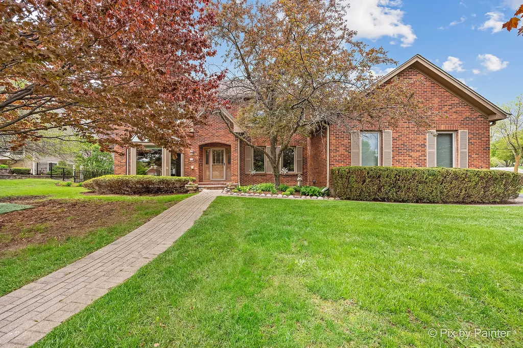 14 Hampton Court Algonquin IL 60102