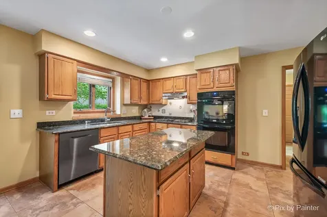 14 Hampton Court Algonquin IL 60102