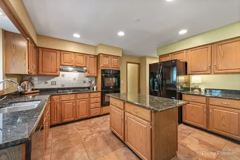 14 Hampton Court Algonquin IL 60102
