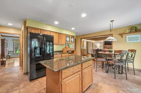 14 Hampton Court Algonquin IL 60102