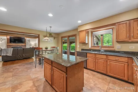 14 Hampton Court Algonquin IL 60102