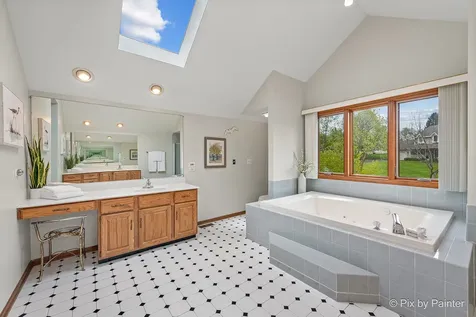 14 Hampton Court Algonquin IL 60102