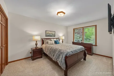 14 Hampton Court Algonquin IL 60102