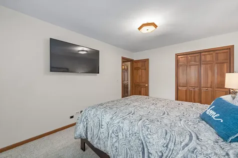 14 Hampton Court Algonquin IL 60102