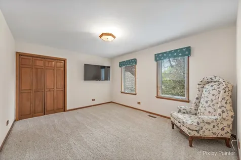 14 Hampton Court Algonquin IL 60102