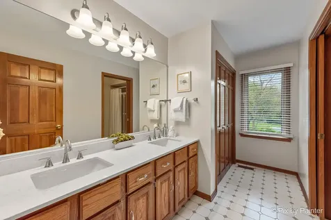14 Hampton Court Algonquin IL 60102