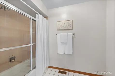 14 Hampton Court Algonquin IL 60102