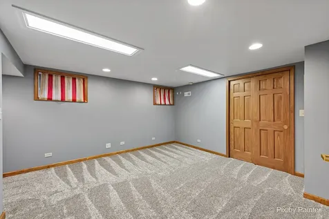 14 Hampton Court Algonquin IL 60102