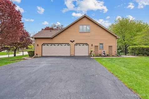 14 Hampton Court Algonquin IL 60102