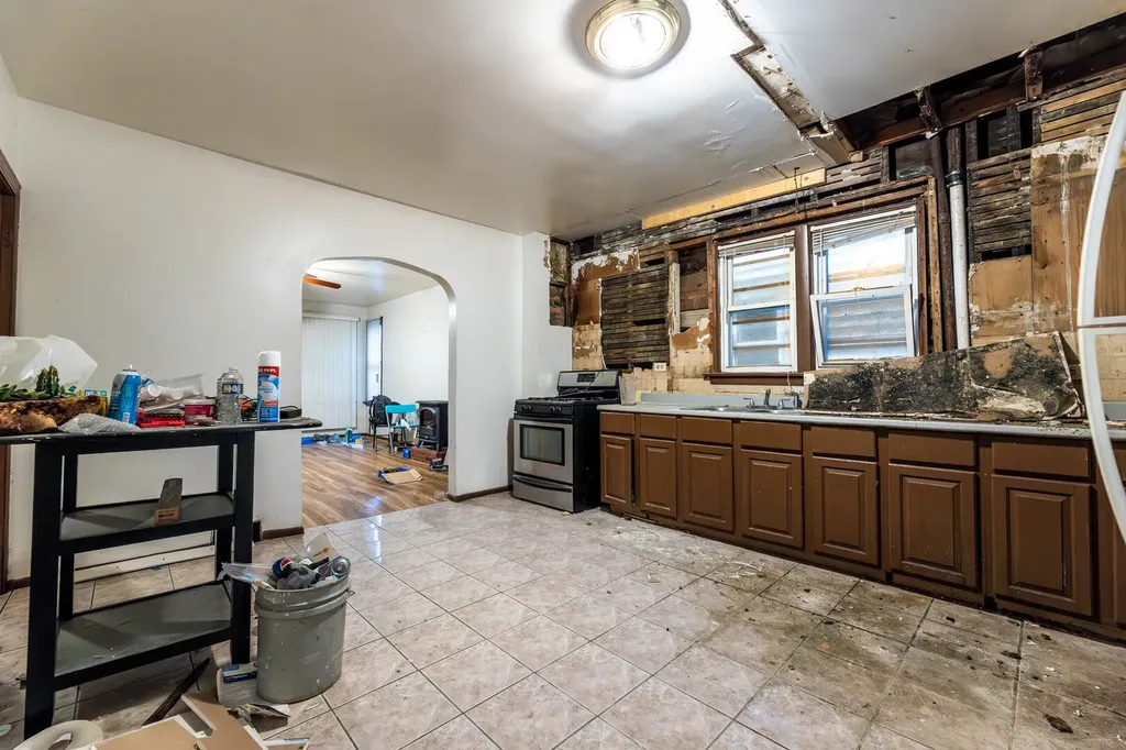 8610 South Burnham Avenue Chicago IL 60617