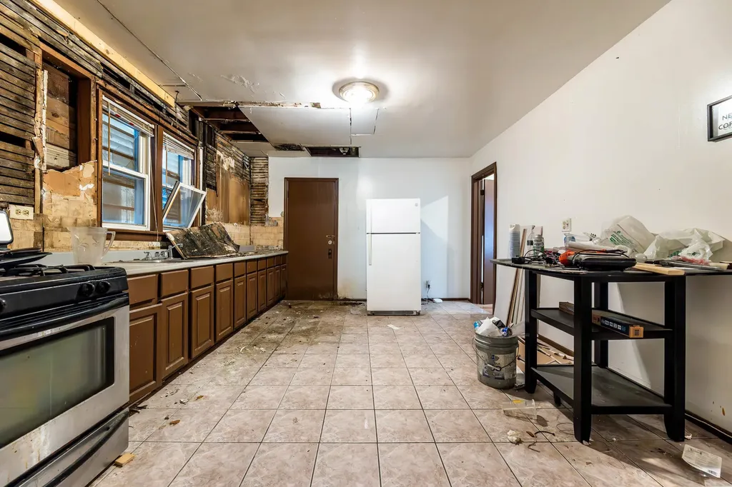 8610 South Burnham Avenue Chicago IL 60617