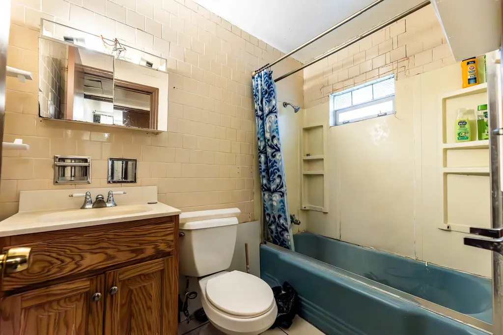 8610 South Burnham Avenue Chicago IL 60617