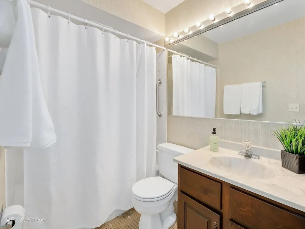 1039 Oakview Drive Wheaton IL 60187