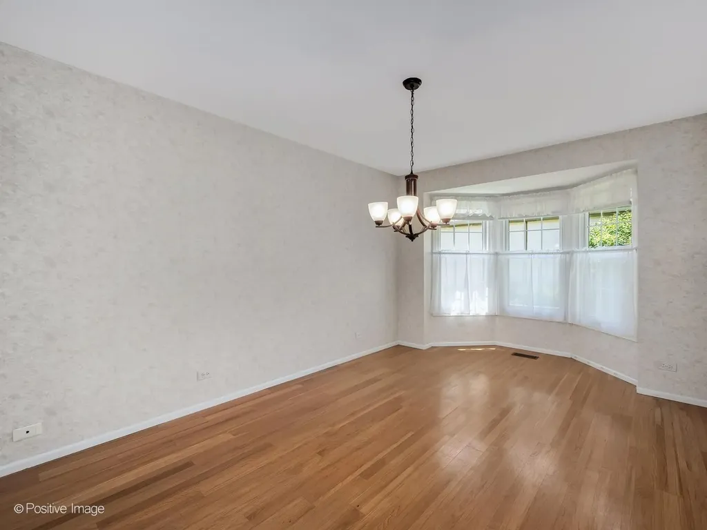 1039 Oakview Drive Wheaton IL 60187