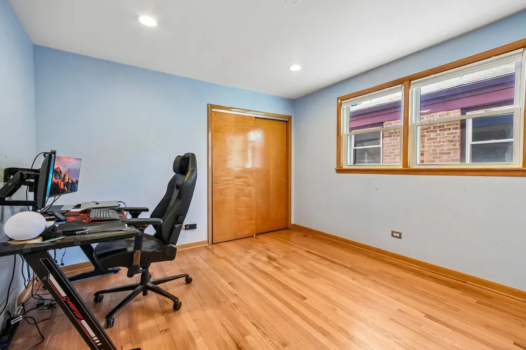 1914 West Farwell Avenue Chicago IL 60626