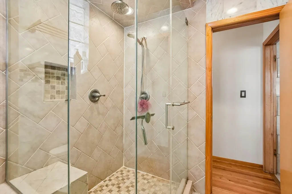1914 West Farwell Avenue Chicago IL 60626
