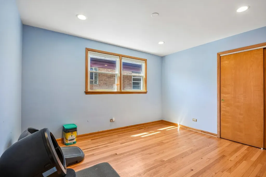 1914 West Farwell Avenue Chicago IL 60626